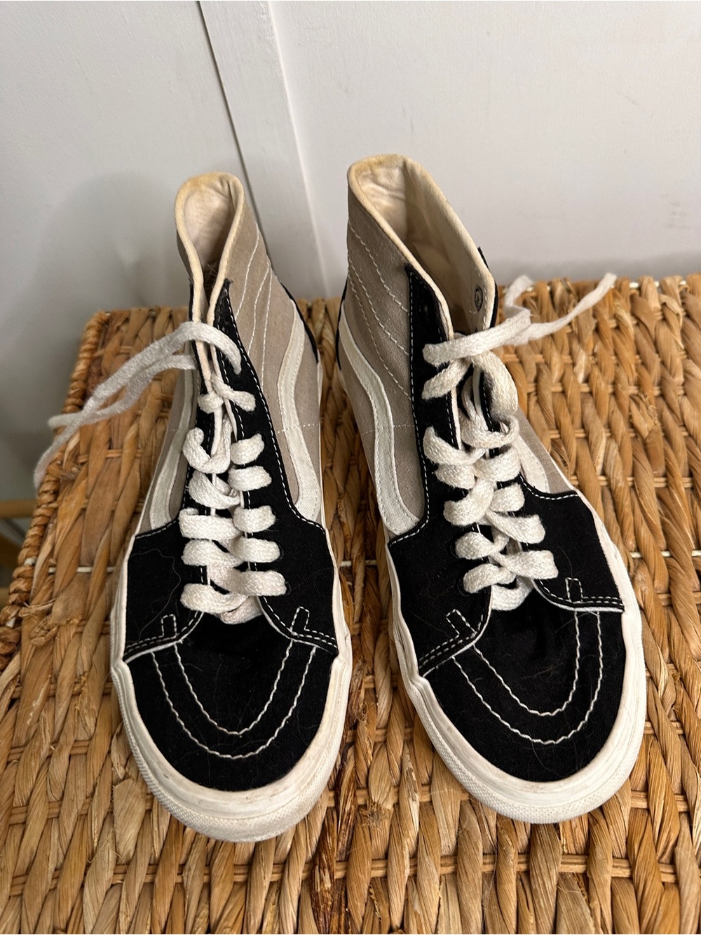 Vans High-Top‎ Sneakers in Black and Cream 6.5